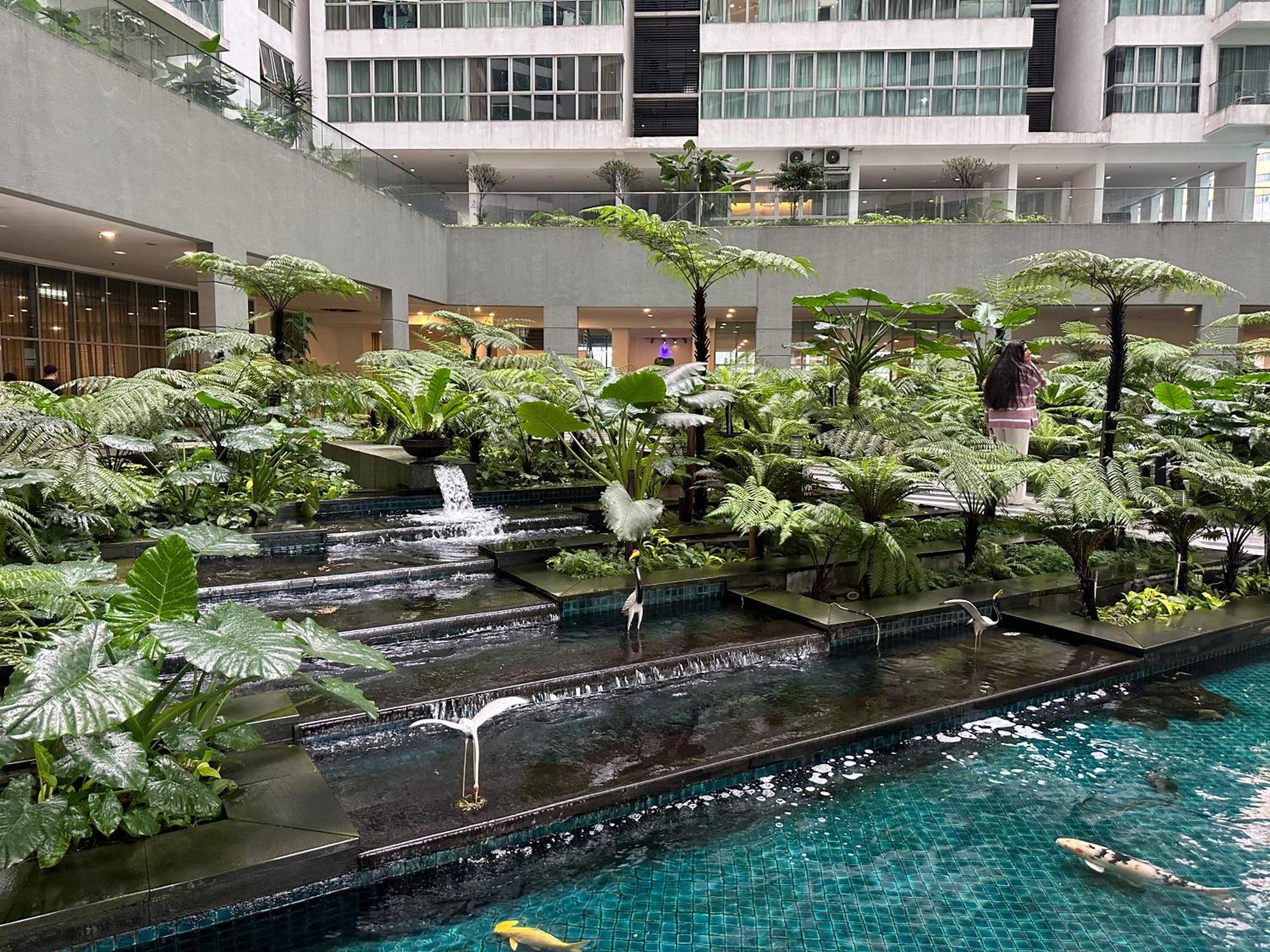 Modern Bauhaus Studio At Regalia Klcc Infinity Pool Kuala Lumpur Exterior photo