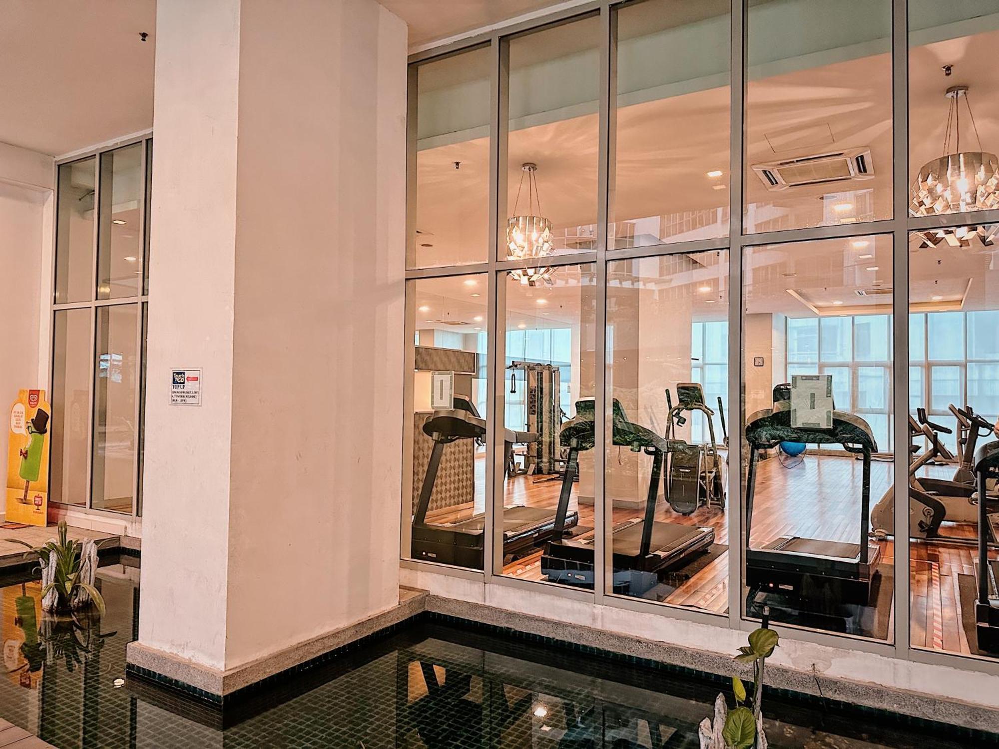 Modern Bauhaus Studio At Regalia Klcc Infinity Pool Kuala Lumpur Exterior photo